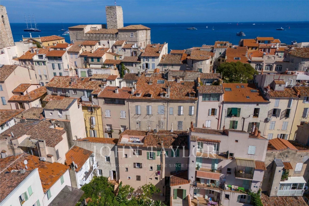 Luxury Apartment for sale in Antibes, 1 385 000 €, Photo 1