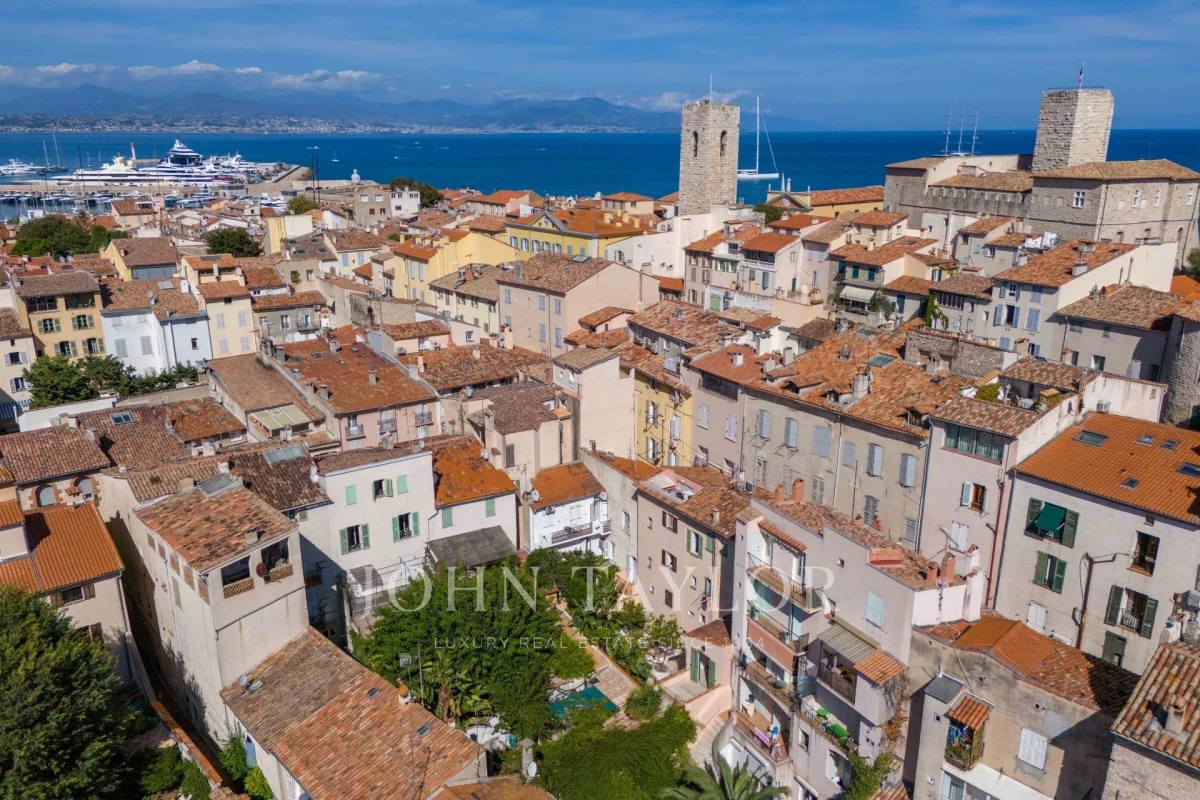 Luxury Apartment for sale in Antibes, 1 385 000 €, Photo 3