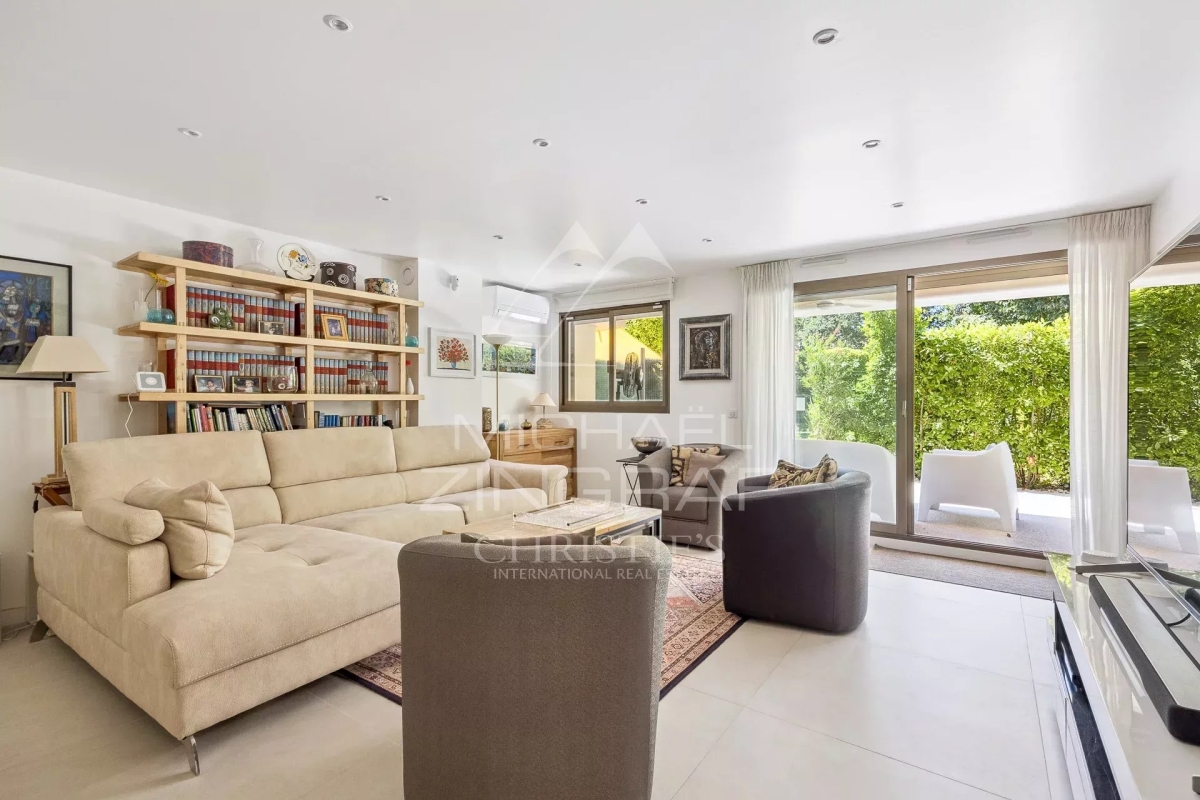 Luxury Apartment for sale in Antibes, 1 095 000 €, Photo 1