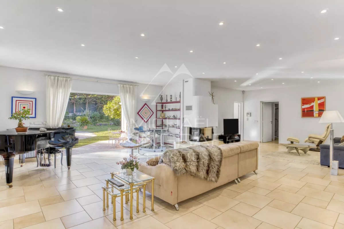 Luxury House for sale in Mandelieu-la-Napoule, 1 750 000 €, Photo 2
