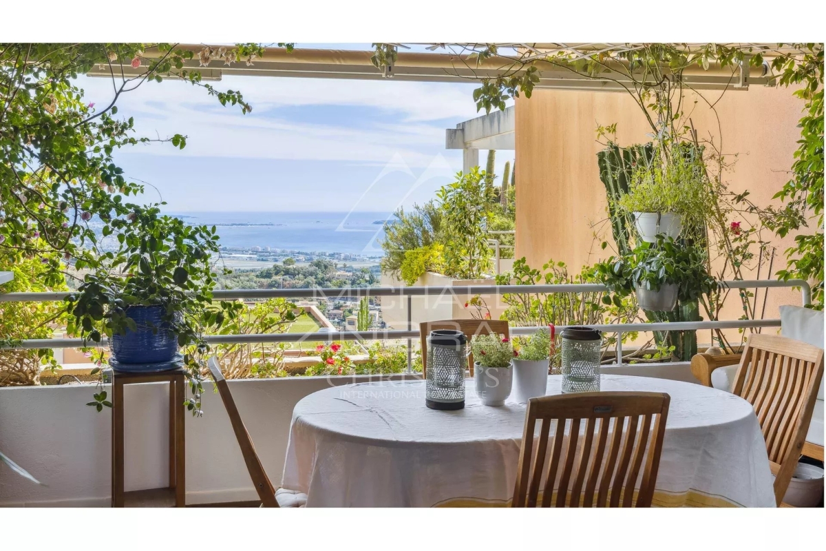 Luxury Apartment for sale in Mandelieu-la-Napoule, 1 080 000 €, Photo 2