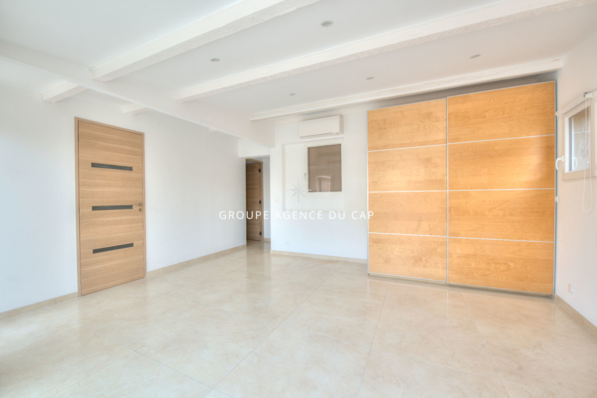 Luxury Apartment for sale in Saint-Raphaël, 775 000 €, Photo 3