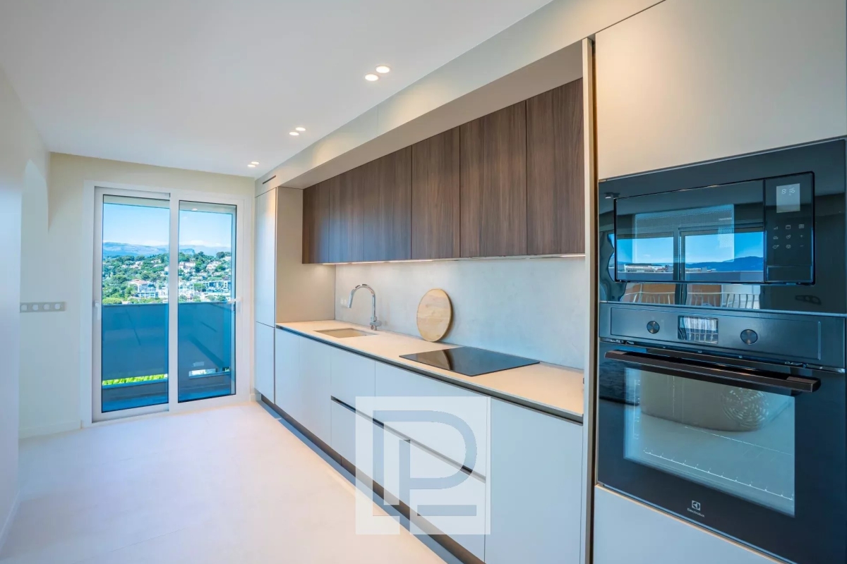 Luxury Apartment for sale in Le Cannet, 879 000 €, Photo 5