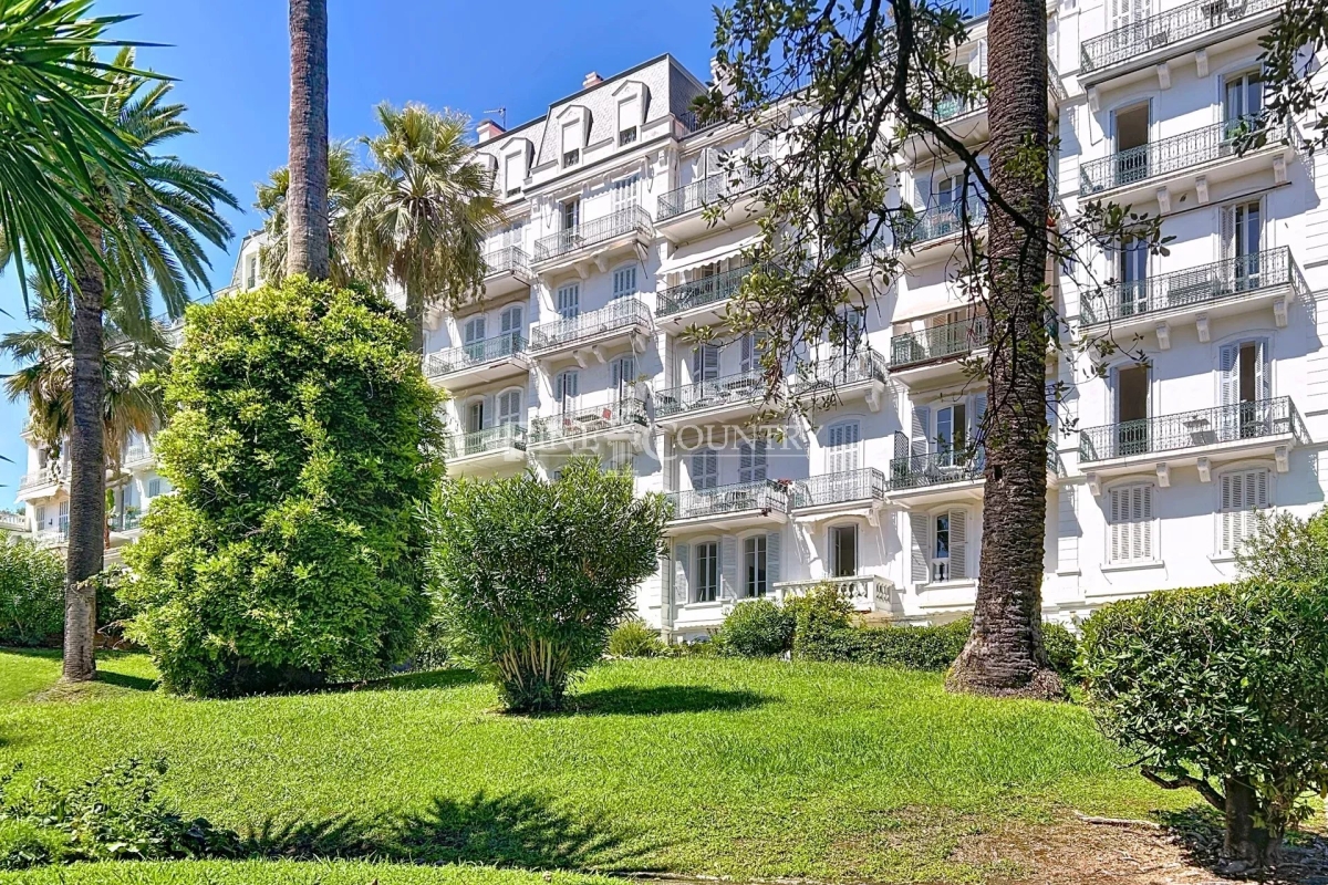 Luxury Apartment for sale in Cannes, 990 000 €, Photo 1