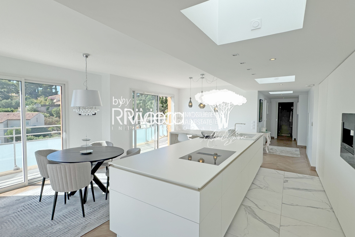 Luxury Apartment for sale in Cavalaire-sur-Mer, 1 404 000 €, Photo 6