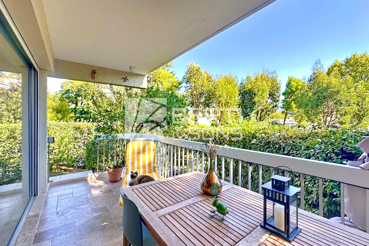 Luxury Apartment for sale in Mandelieu-la-Napoule, 299 000 €, Photo 1