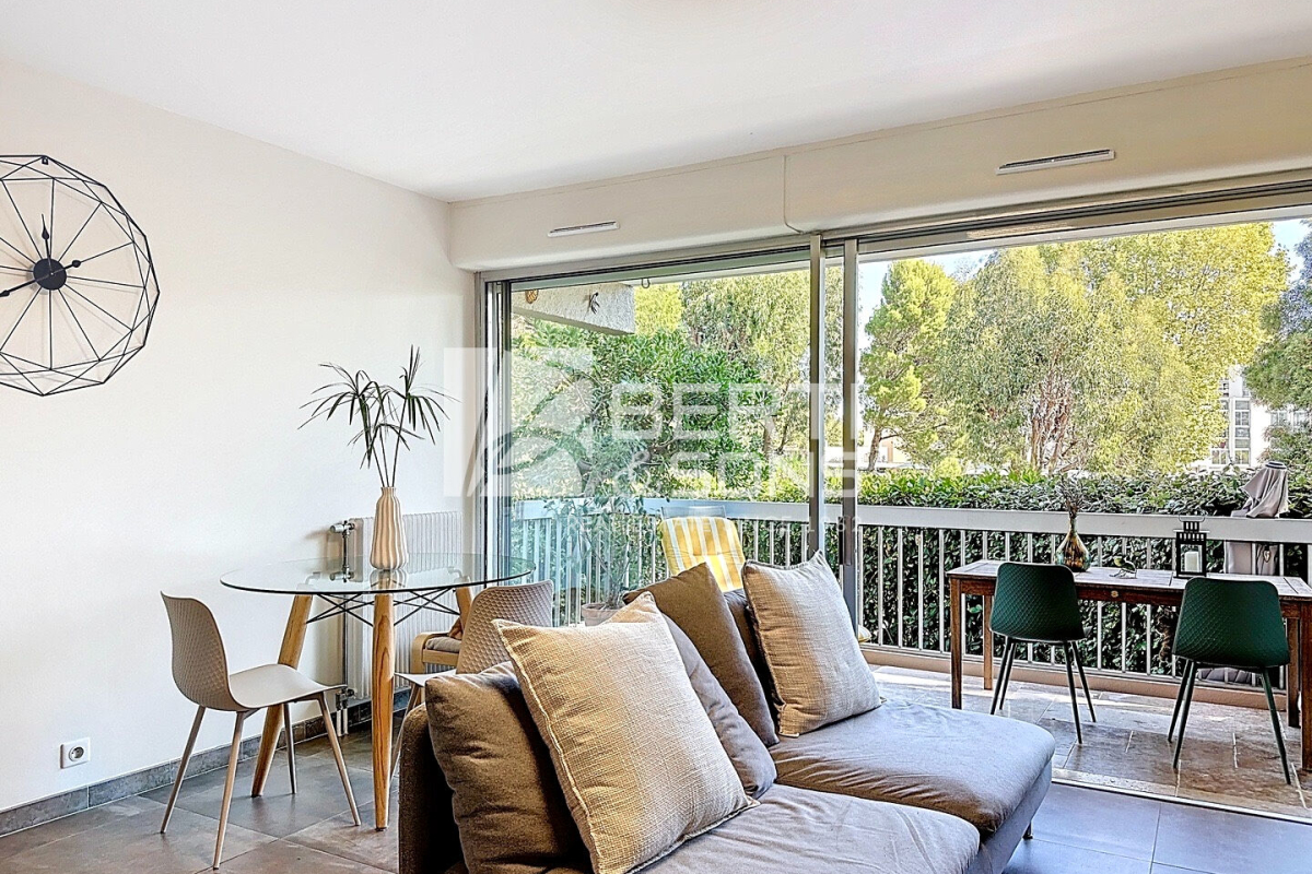 Luxury Apartment for sale in Mandelieu-la-Napoule, 299 000 €, Photo 2