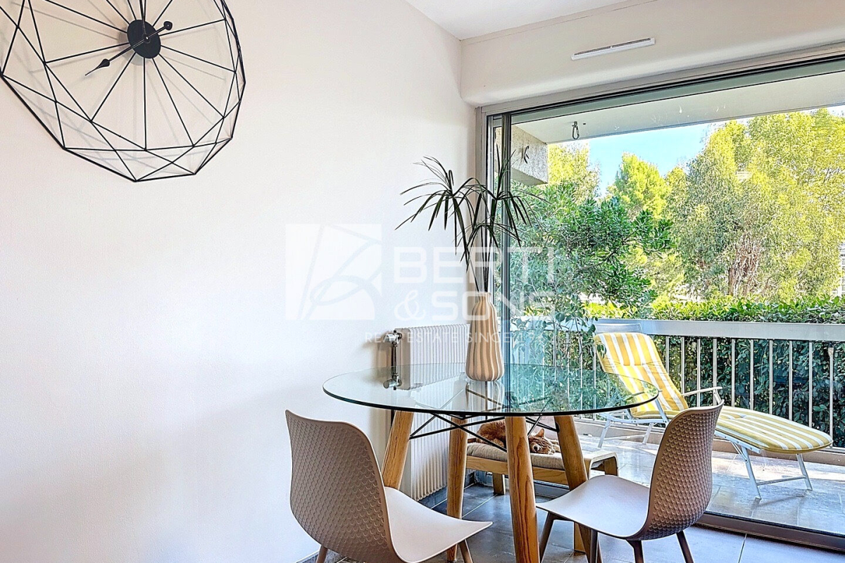 Luxury Apartment for sale in Mandelieu-la-Napoule, 299 000 €, Photo 4