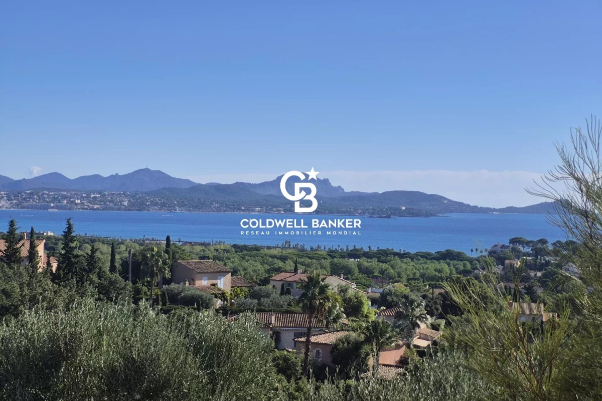 Maison de luxe à vendre à Saint-Aygulf, 1 490 000 €, Photo 1