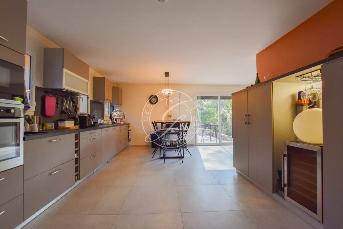 Maison de luxe à vendre à Lorgues, 630 000 €, Photo 3