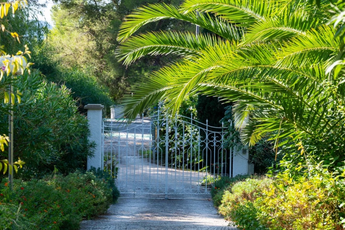 Luxury House for sale in Carqueiranne, 2 470 000 €, Photo 1