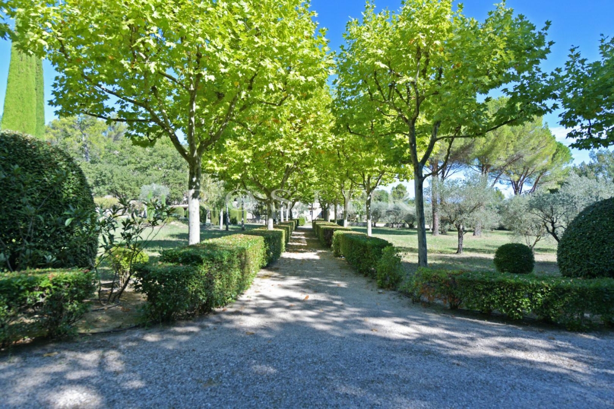 Luxury House for sale in Oppède, 2 400 000 €, Photo 2