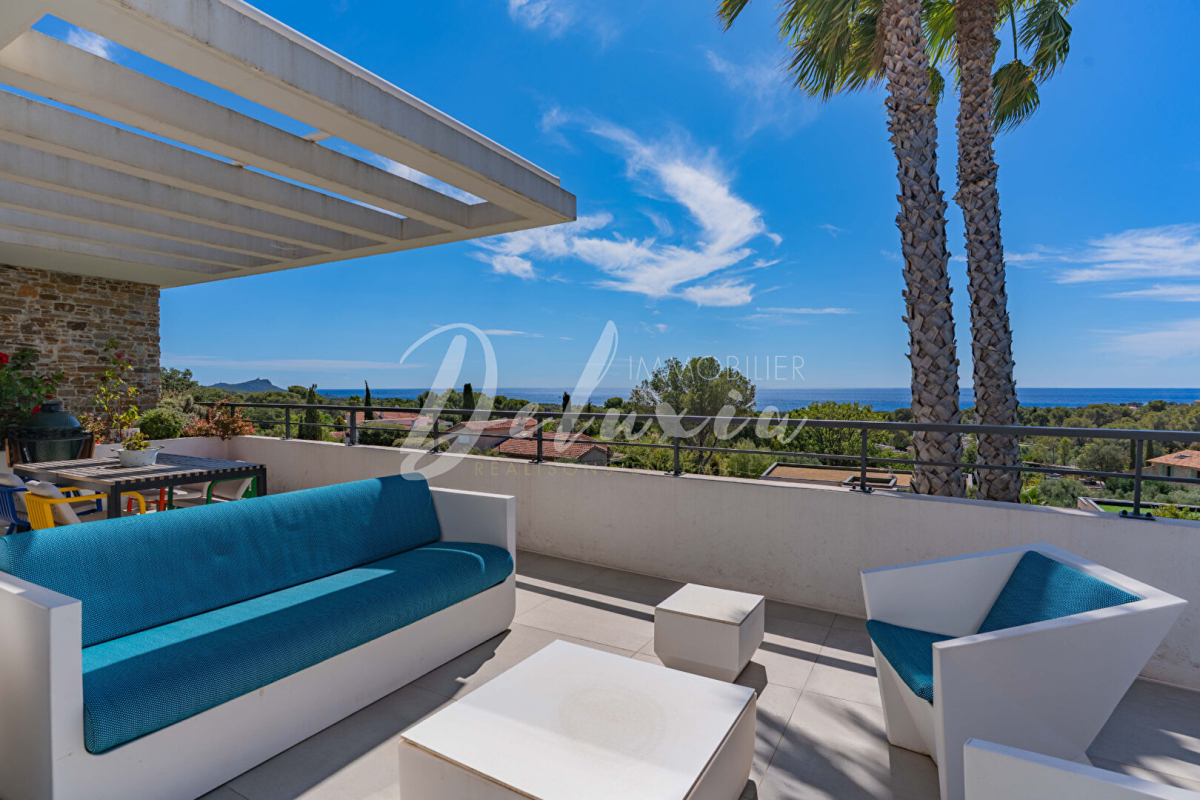 Luxury Apartment for sale in Saint-Raphaël, 1 390 000 €, Photo 1