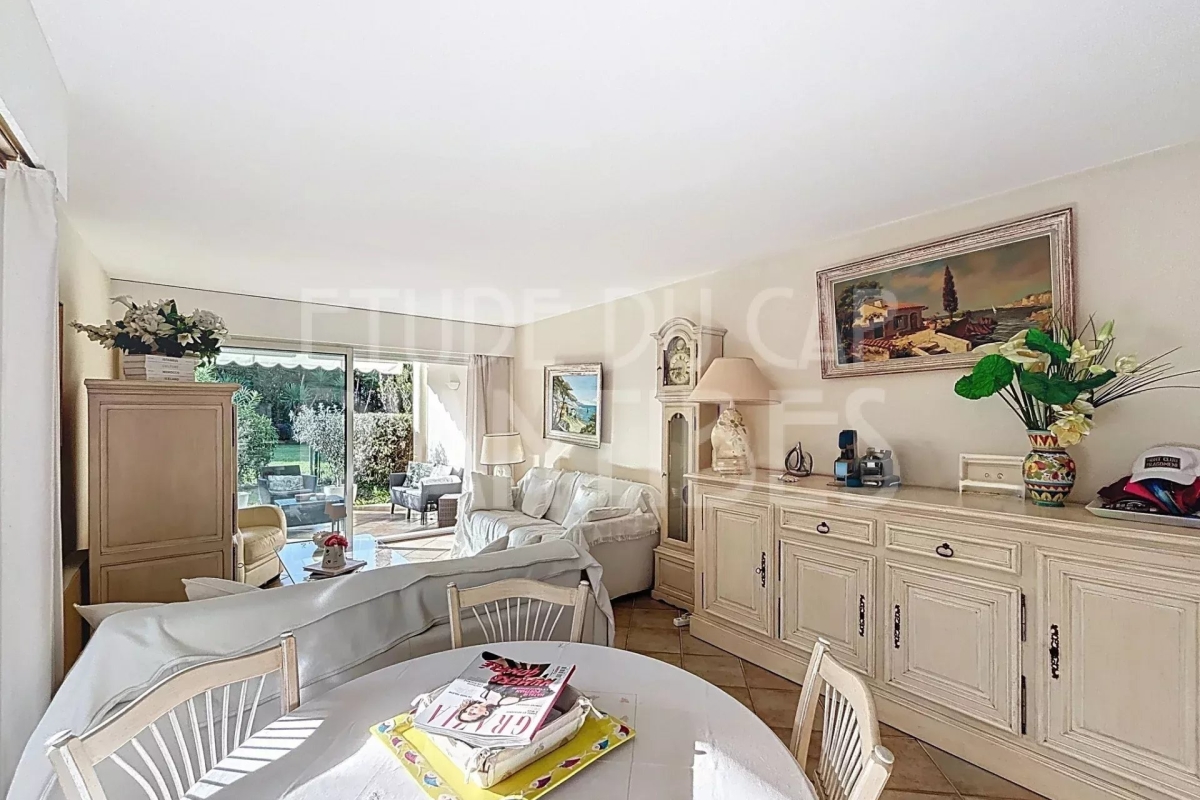 Luxury Apartment for sale in Antibes, 870 000 €, Photo 1