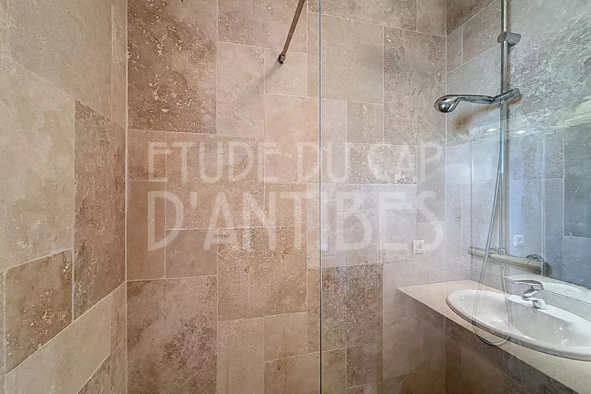 Luxury Apartment for sale in Antibes, 870 000 €, Photo 7