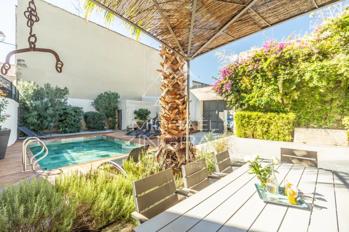 Luxury House for sale in Eyragues, 1 110 000 €, Photo 1