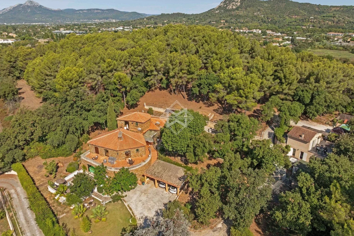 Maison de luxe à vendre à Les Salins d'Hyères, 1 750 000 €, Photo 1