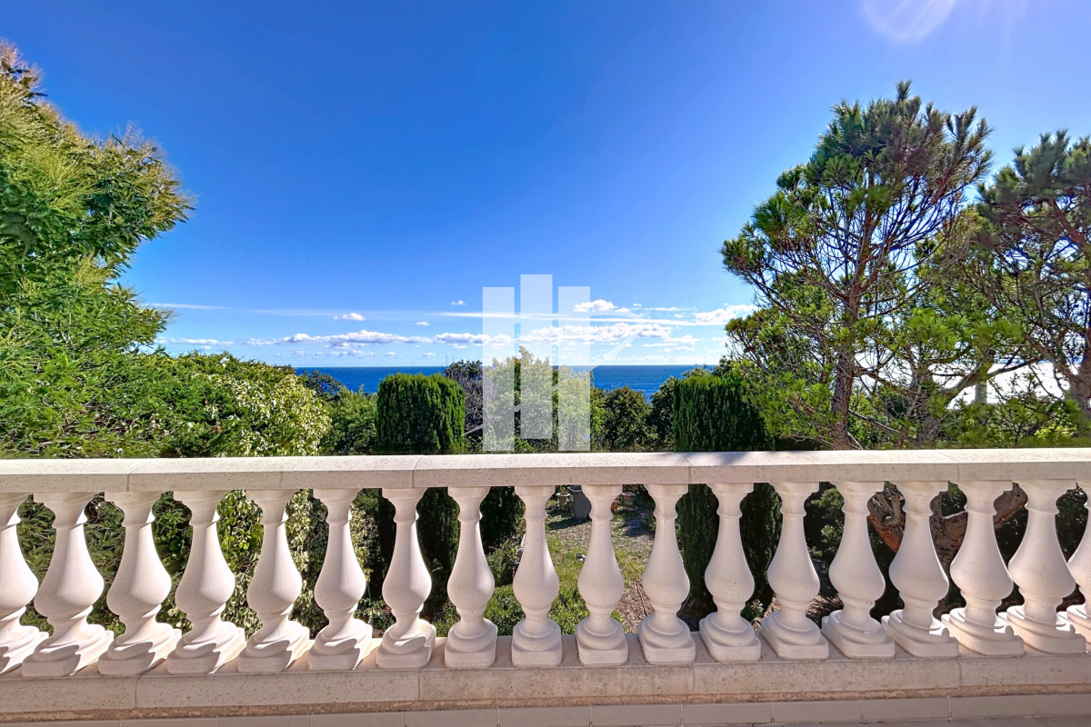 Maison de luxe à vendre à Saint-Raphaël, 799 000 €, Photo 2