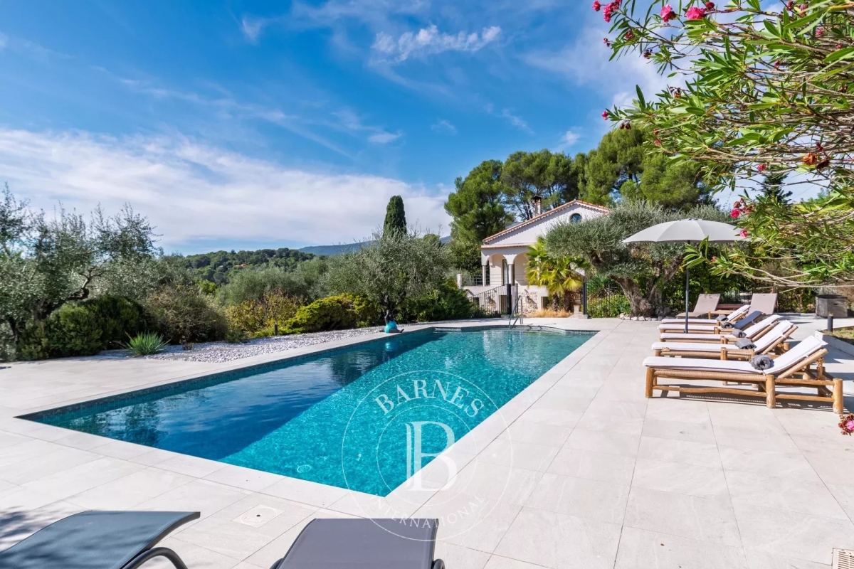 Maison de luxe à vendre à Roquefort-les-Pins, 2 490 000 €, Photo 1