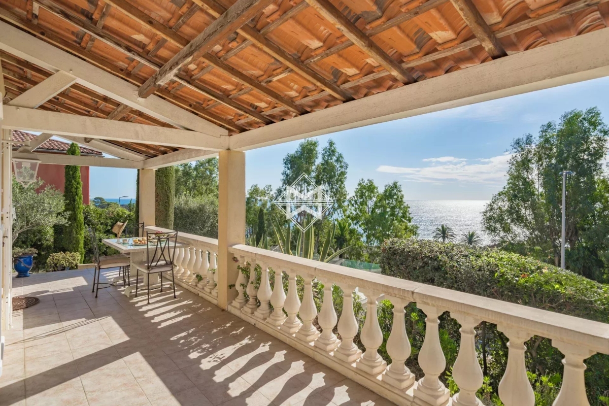 Maison de luxe à vendre à Agay, 925 000 €, Photo 1