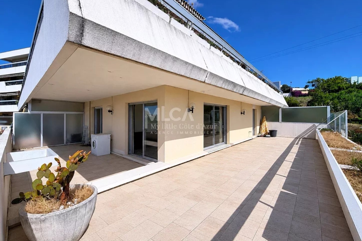 Luxury Apartment for sale in Villeneuve-Loubet, 695 000 €, Photo 2