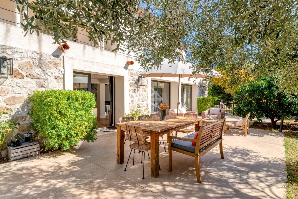 Maison de luxe à vendre à Roquefort-les-Pins, 2 490 000 €, Photo 2