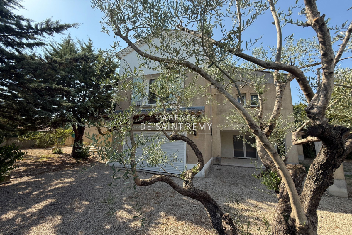 Maison de luxe à vendre à Saint-Rémy-de-Provence, 625 000 €, Photo 1