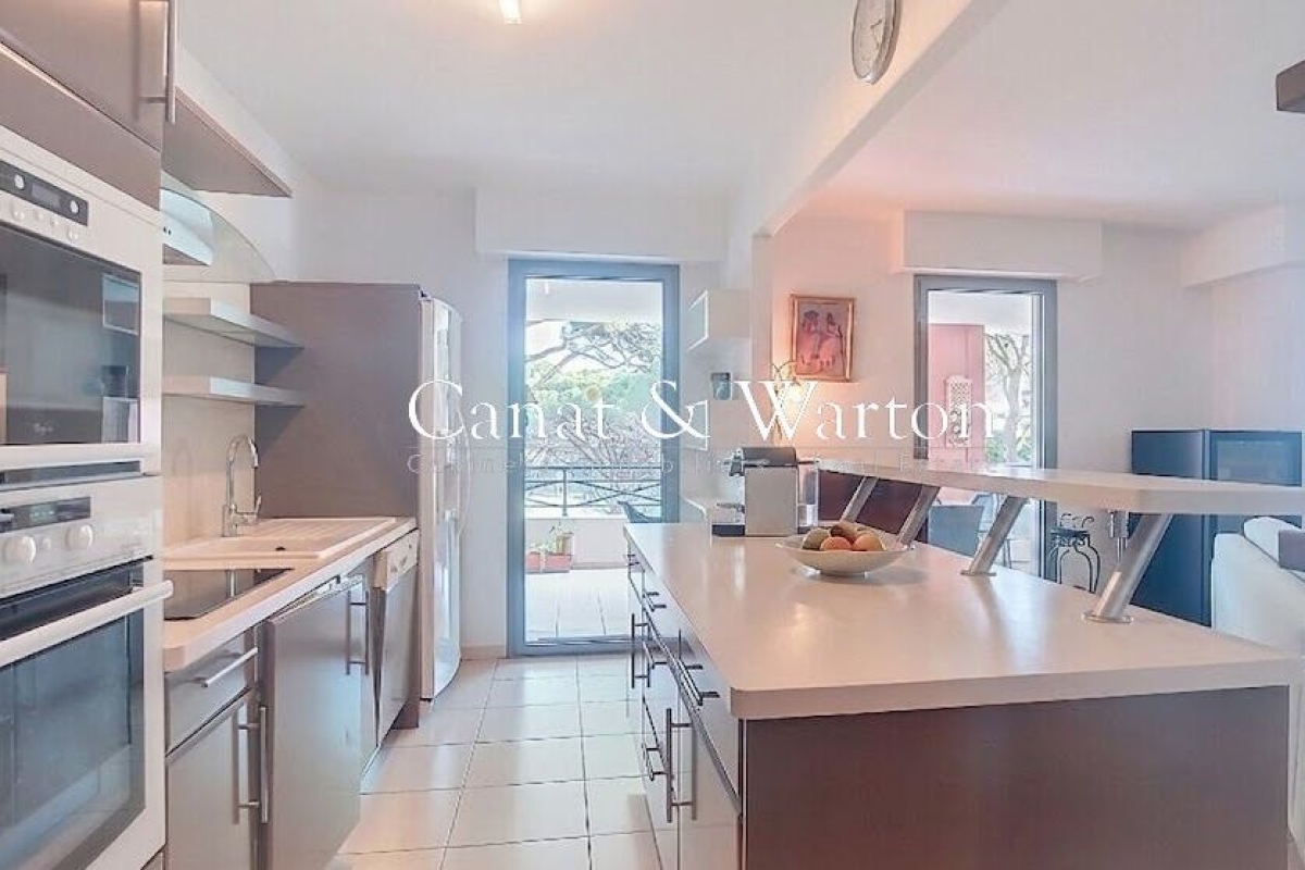 Appartement de luxe à vendre à Saint-Raphaël, 649 000 €, Photo 2