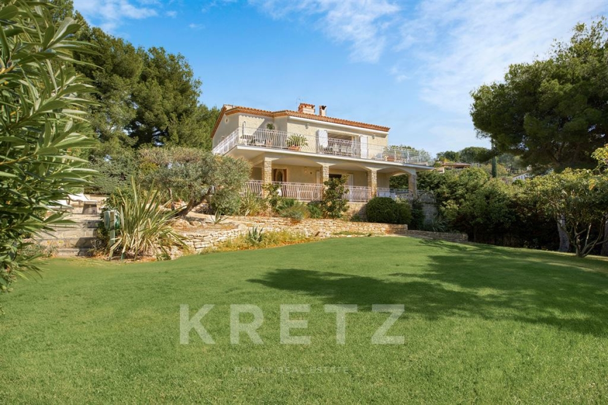 Maison de luxe à vendre à Saint-Cyr-sur-Mer, 1 980 000 €, Photo 1