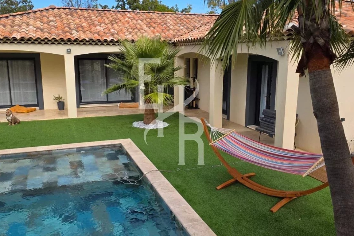 Maison de luxe à vendre à Plan d'Aups Sainte Baume, 740 000 €, Photo 2
