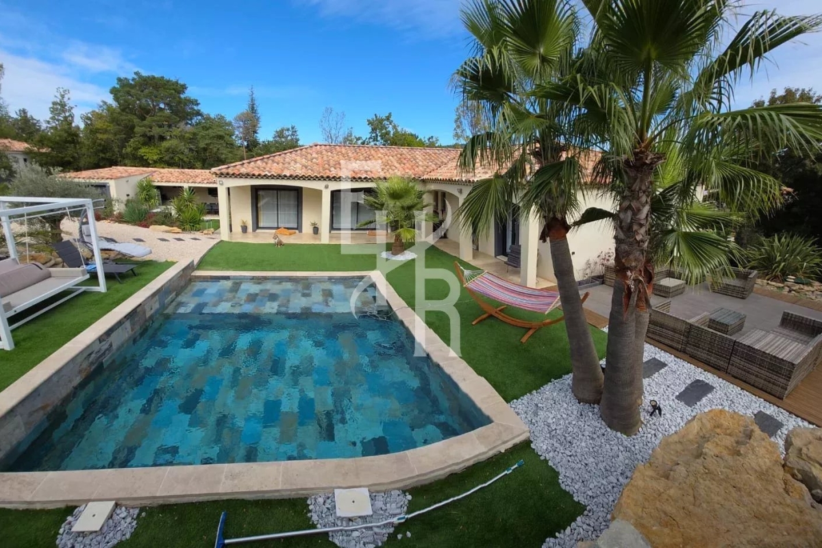 Maison de luxe à vendre à Plan d'Aups Sainte Baume, 740 000 €, Photo 4