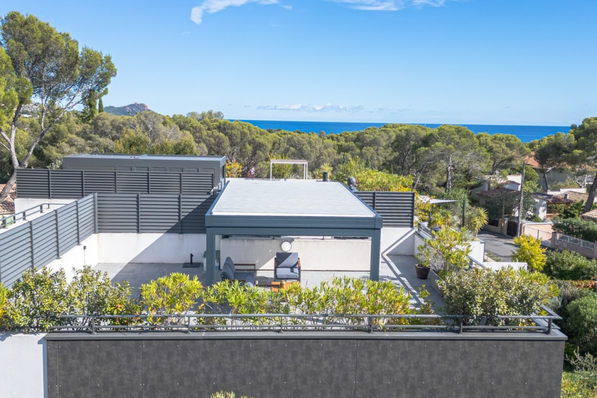 Luxury Apartment for sale in Saint-Raphaël, 1 070 000 €, Photo 1