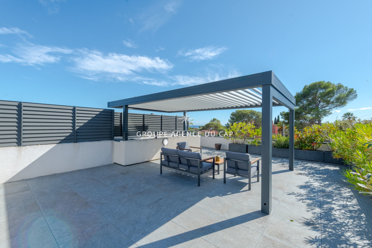 Luxury Apartment for sale in Saint-Raphaël, 1 070 000 €, Photo 2