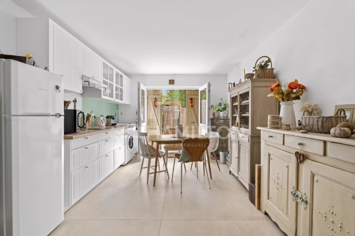 Luxury Apartment for sale in Châteauneuf-Grasse, 299 000 €, Photo 3
