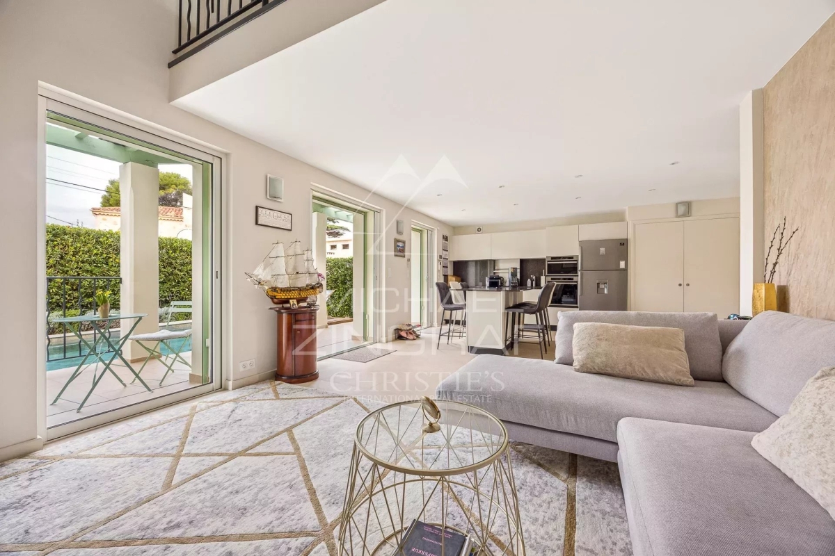 Maison de luxe à vendre à Antibes, 2 670 000 €, Photo 1