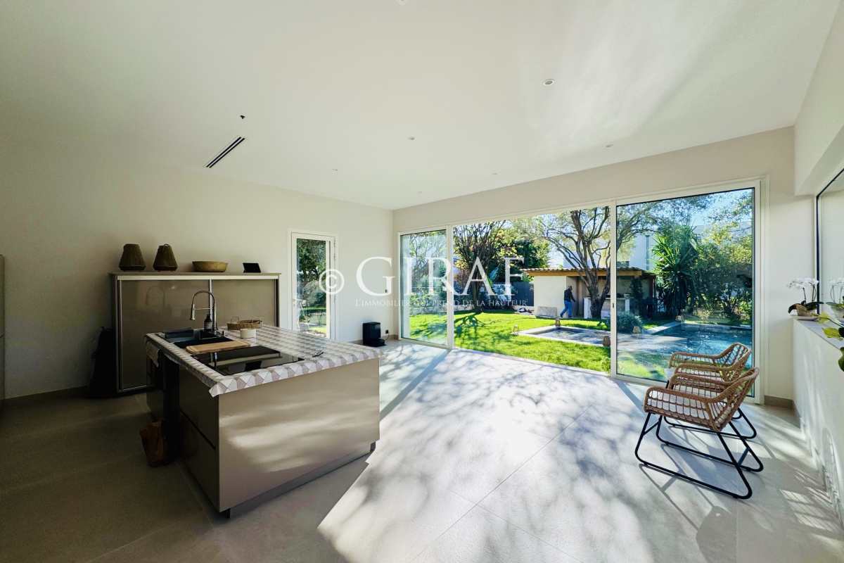 Luxury House for sale in Cagnes-sur-Mer, 1 150 000 €, Photo 2