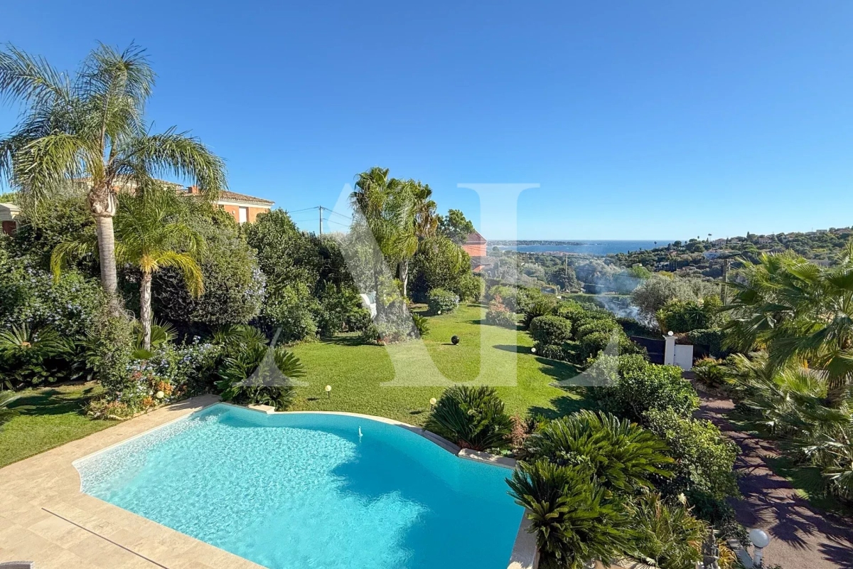 Luxury House for sale in Antibes, 2 495 000 €, Photo 2