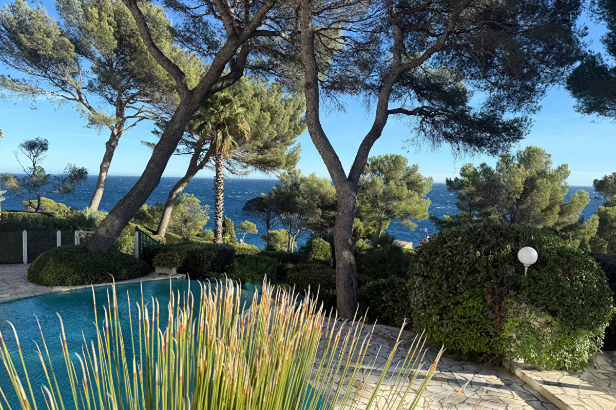 Luxury Apartment for sale in Saint-Raphaël, 890 000 €, Photo 1