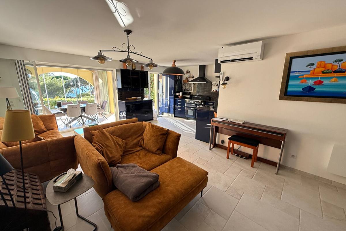 Luxury Apartment for sale in Saint-Raphaël, 890 000 €, Photo 3