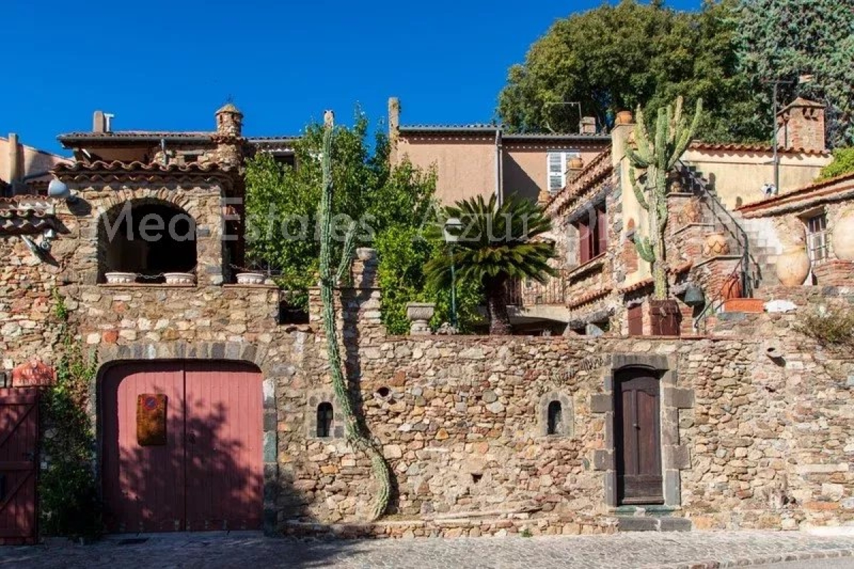 Luxury House for sale in Grimaud, 1 630 000 €, Photo 1