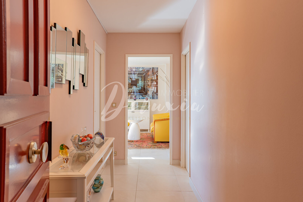 Luxury Apartment for sale in Saint-Raphaël, 550 000 €, Photo 6
