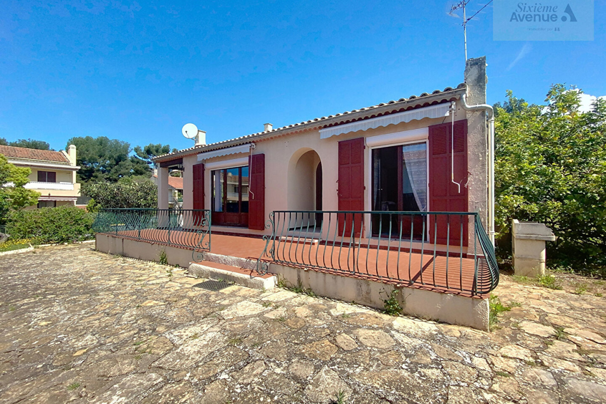 Maison de luxe à vendre à Sanary-sur-Mer, 680 000 €, Photo 1