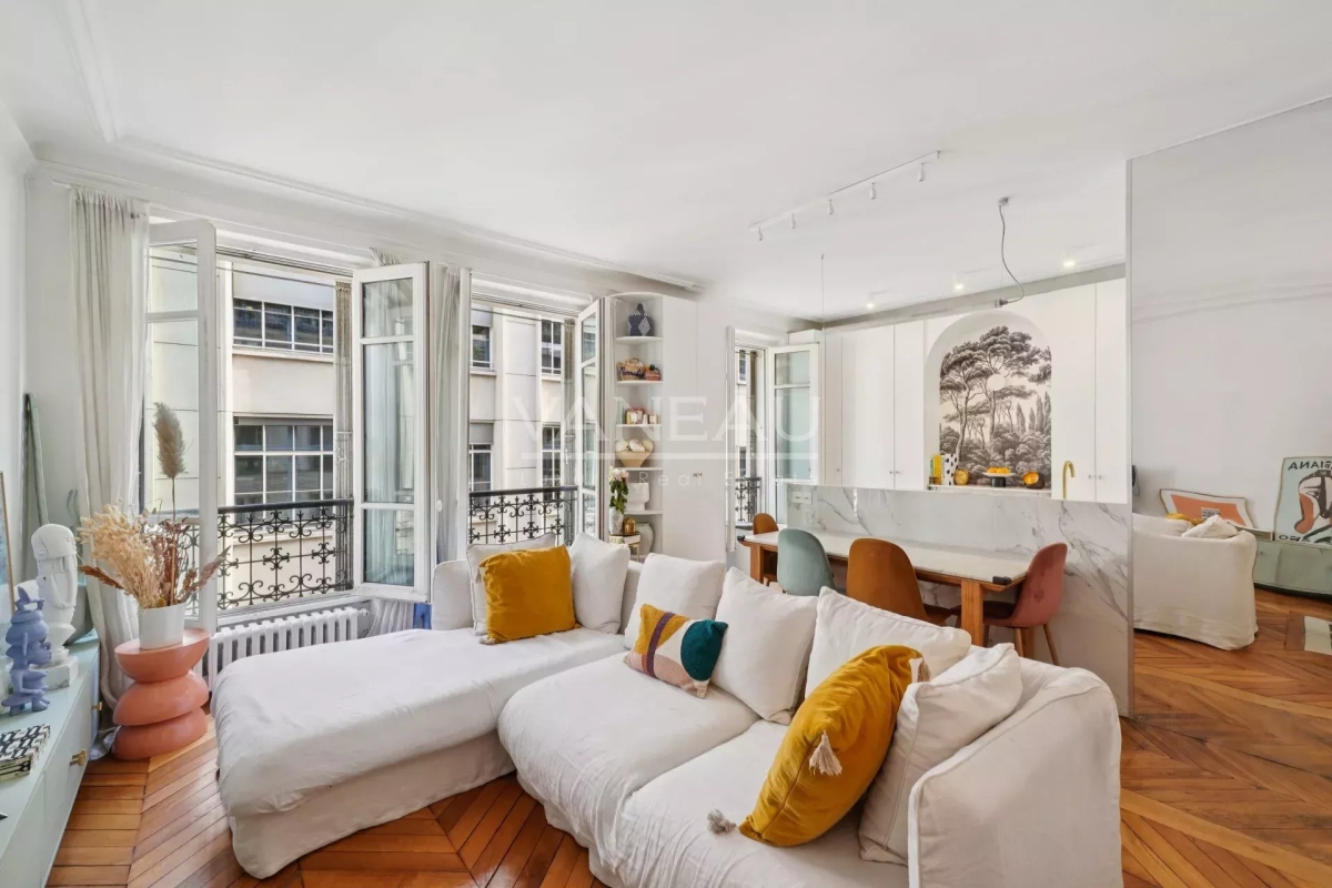 Luxury Apartment for sale in Paris 6Ème, 900 000 €, Photo 1