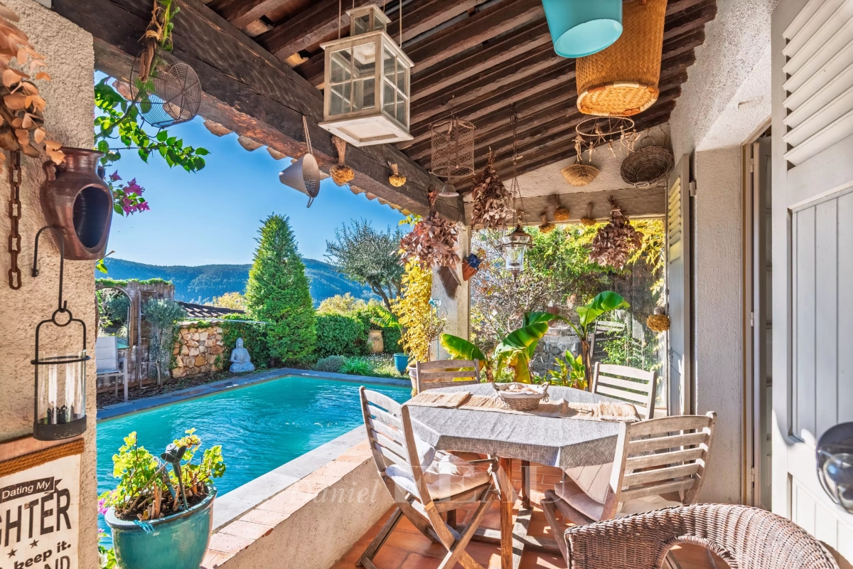 Maison de luxe à vendre à Bagnols-en-Forêt, 450 000 €, Photo 1