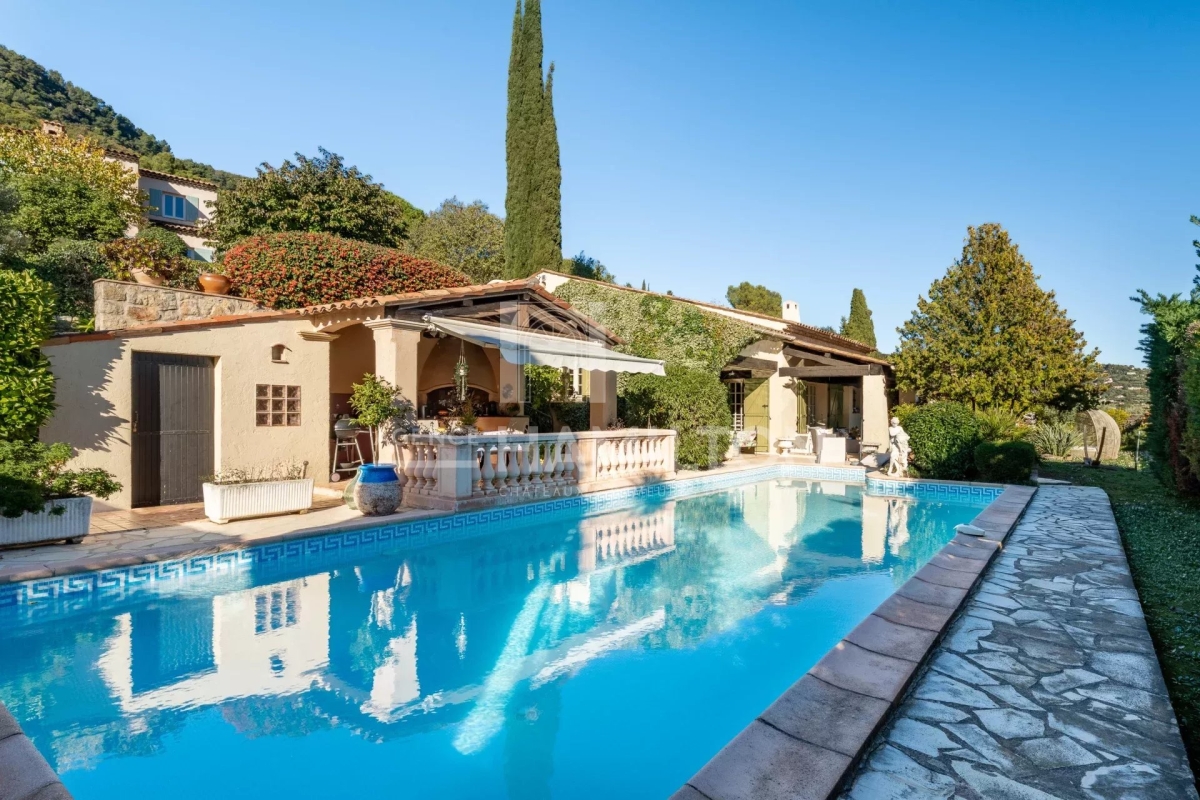 Maison de luxe à vendre à Grasse, 1 090 000 €, Photo 1