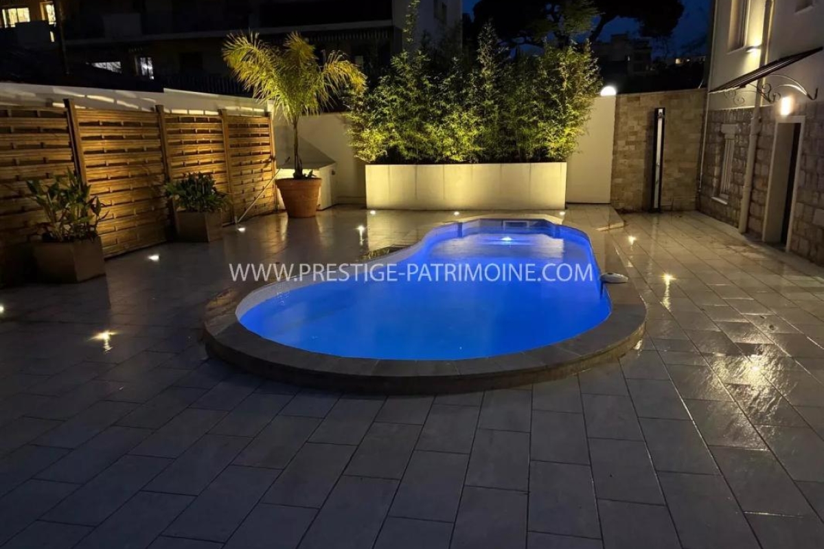 Maison de luxe à louer à Cannes, 3 400 €, Photo 2