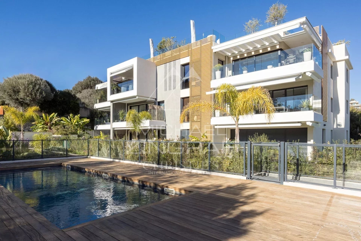 Luxury Apartment for sale in Antibes, 970 000 €, Photo 1