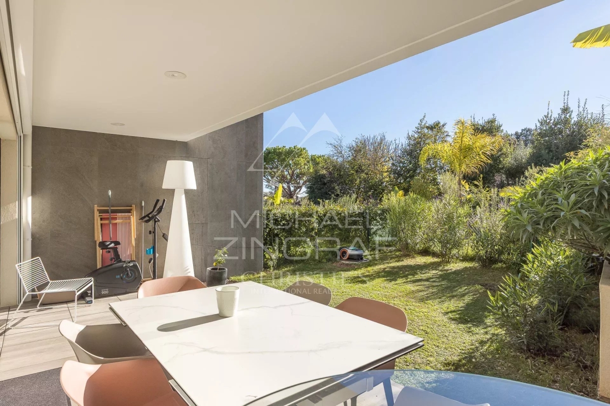 Luxury Apartment for sale in Antibes, 970 000 €, Photo 3