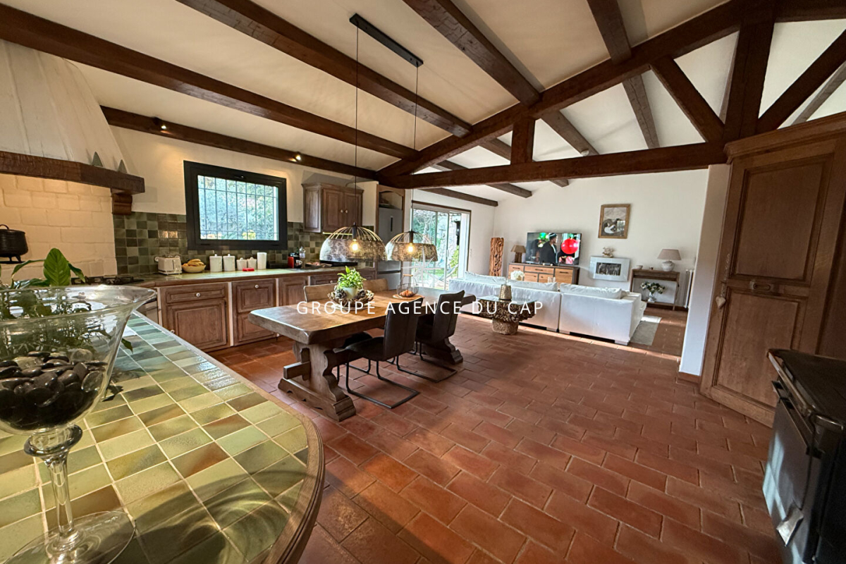 Maison de luxe à vendre à Roquebrune-sur-Argens, 595 000 €, Photo 2