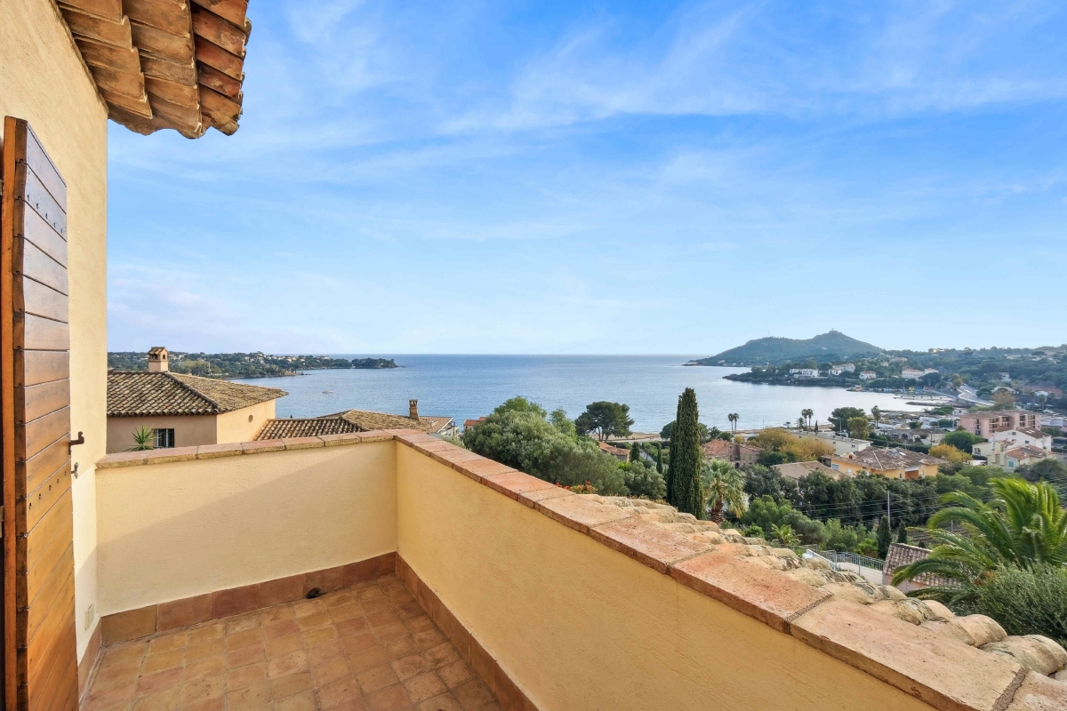 Maison de luxe à vendre à Saint-Raphaël, 1 950 000 €, Photo 2